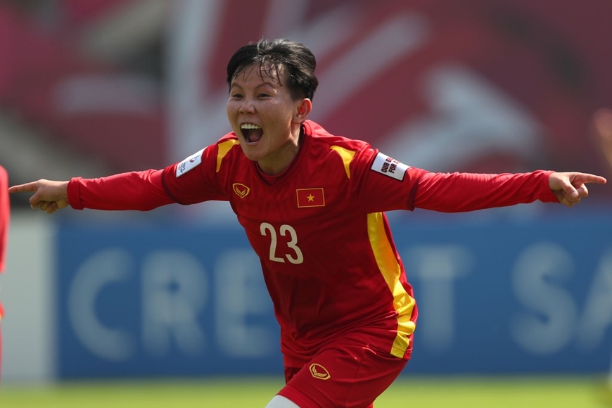  Bích Thùy ghi bàn thắng thứ 2 cho đội tuyển bóng đá nữ Việt Nam